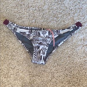 Jolyn bottoms black and white with maroon euro cut